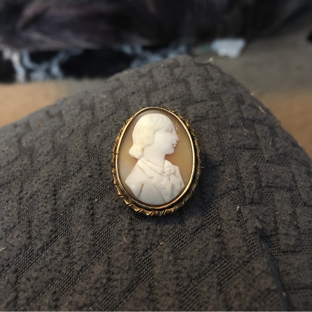 Vintage Cameo brooch